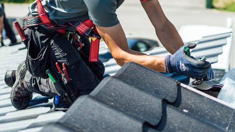 Peltikaton pinnoitus vai vesikatteen vaihto: kumpi valita?